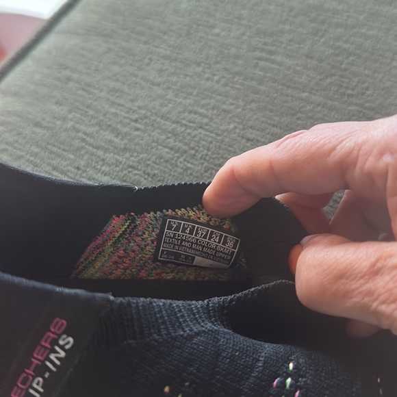 Skechers ladies slip-ins. Black/multi colored threads in shoe. Valentina. - Picture 5 of 7